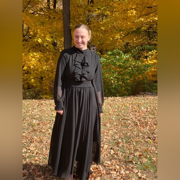 Meet your Posher, Tiffany - Picture 5 of 10